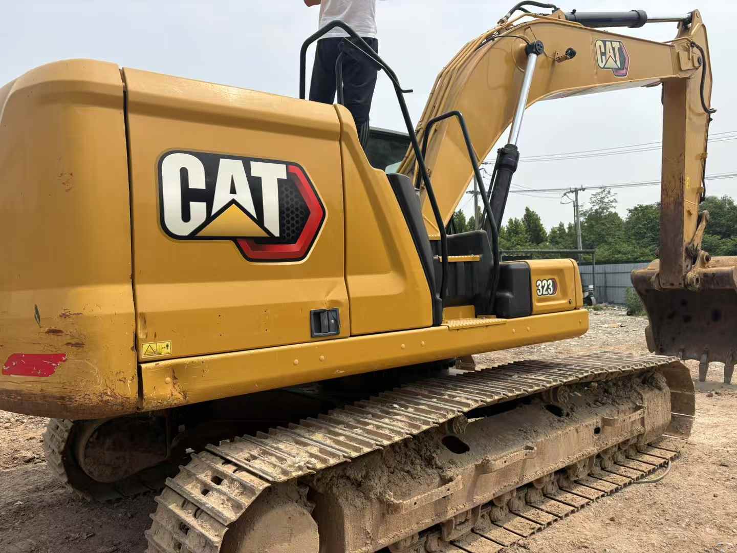 Buy Caterpillar 323 Used Excavator / 2 Buy Caterpillar 323 Used Excavator / 2