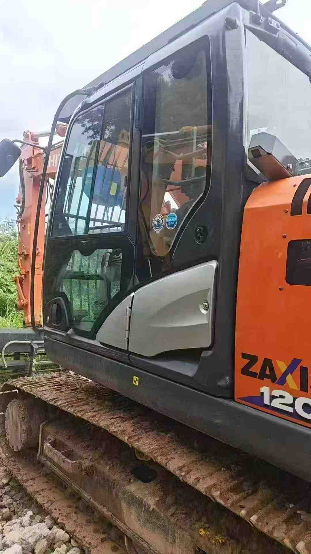 Buy Hitachi ZX120 Used Excavator / 1