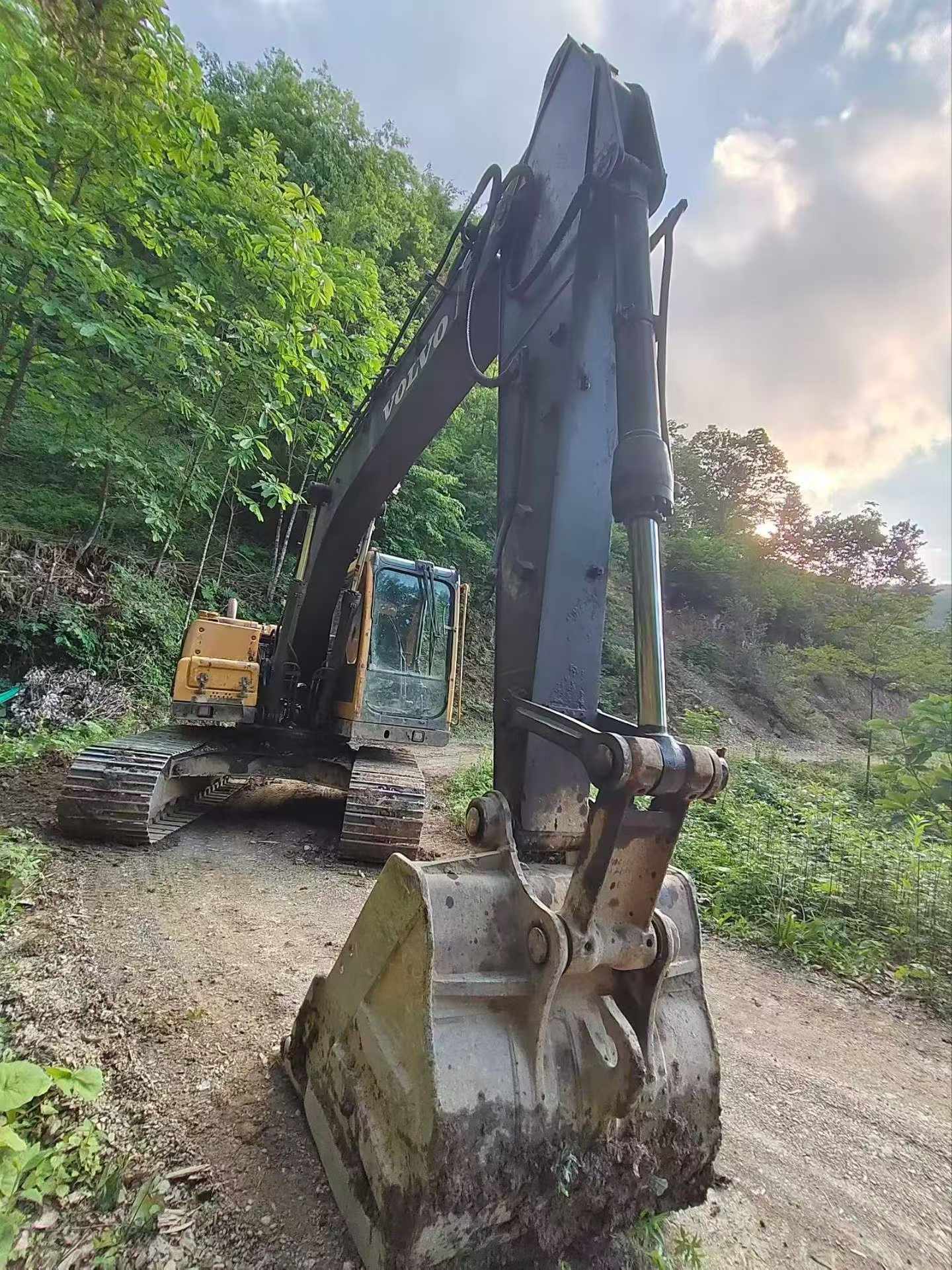 Buy Volvo EC140 Used Excavator / 3 Buy Volvo EC140 Used Excavator / 3