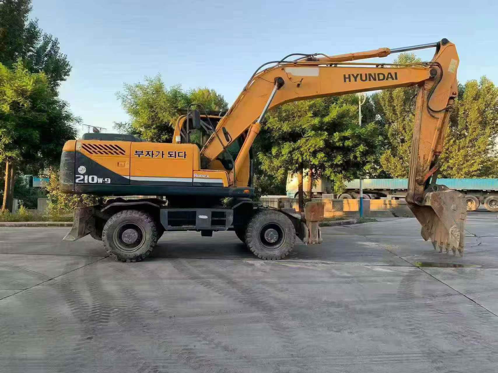 Buy Hyundai R210-5 Used Excavator / 3