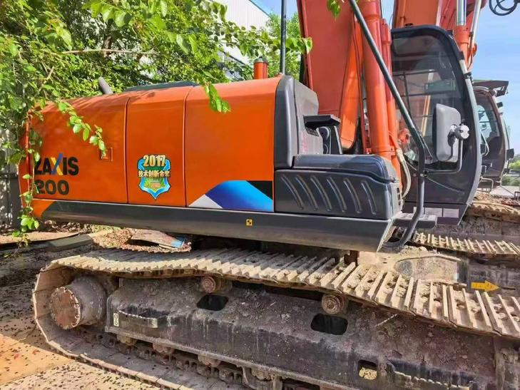 Buy Hitachi ZH200-5A Used Excavator / 1