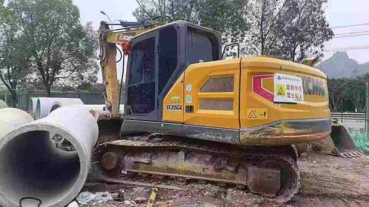 Buy XCMG XE135B Used Excavator / 1