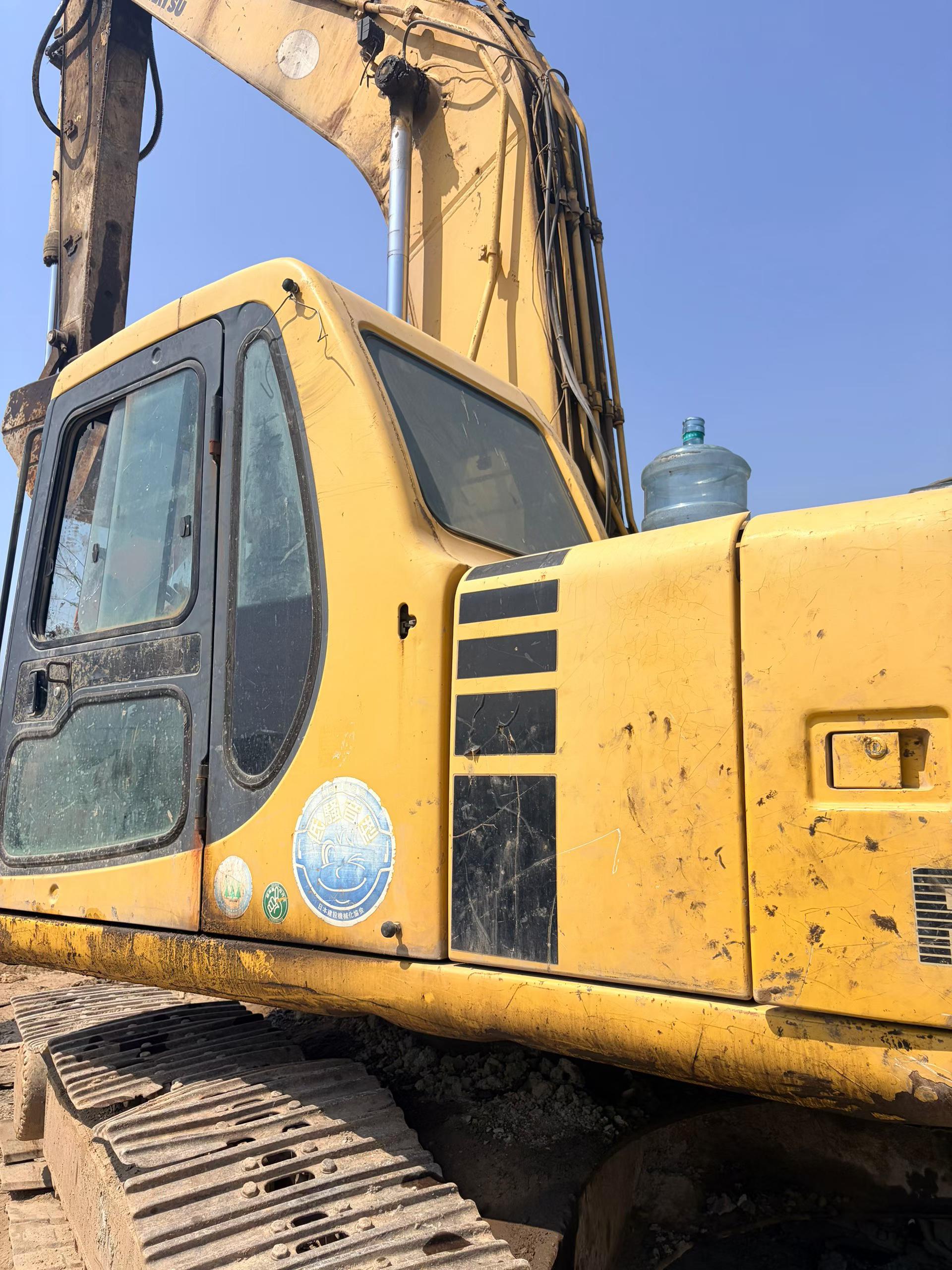 Buy Komatsu PC200-6 Used Excavator / 5 Buy Komatsu PC200-6 Used Excavator / 5