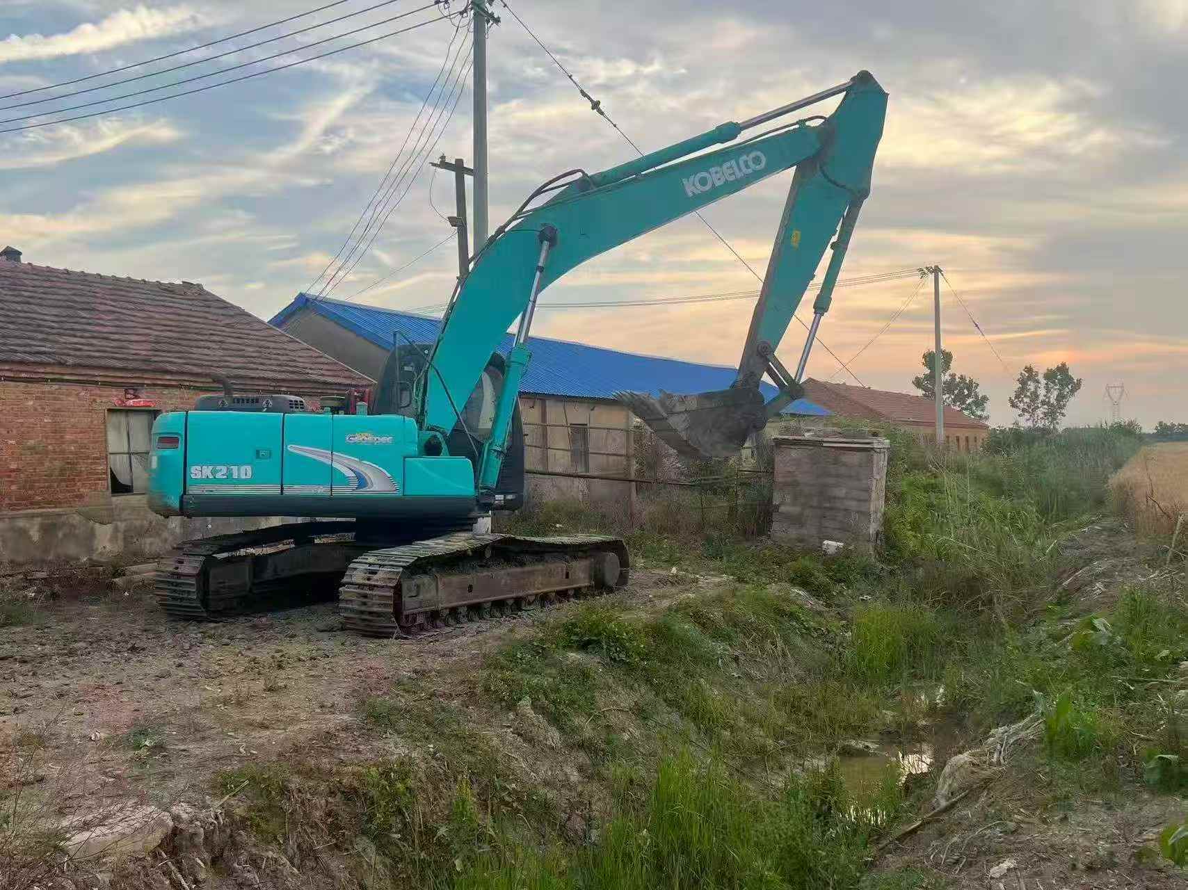 Buy Kobelco SK210 Used Excavator / 2 Buy Kobelco SK210 Used Excavator / 2