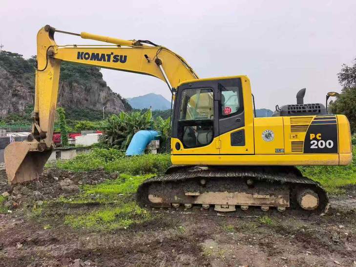 Buy Komatsu PC200-8 Used Excavator / 1