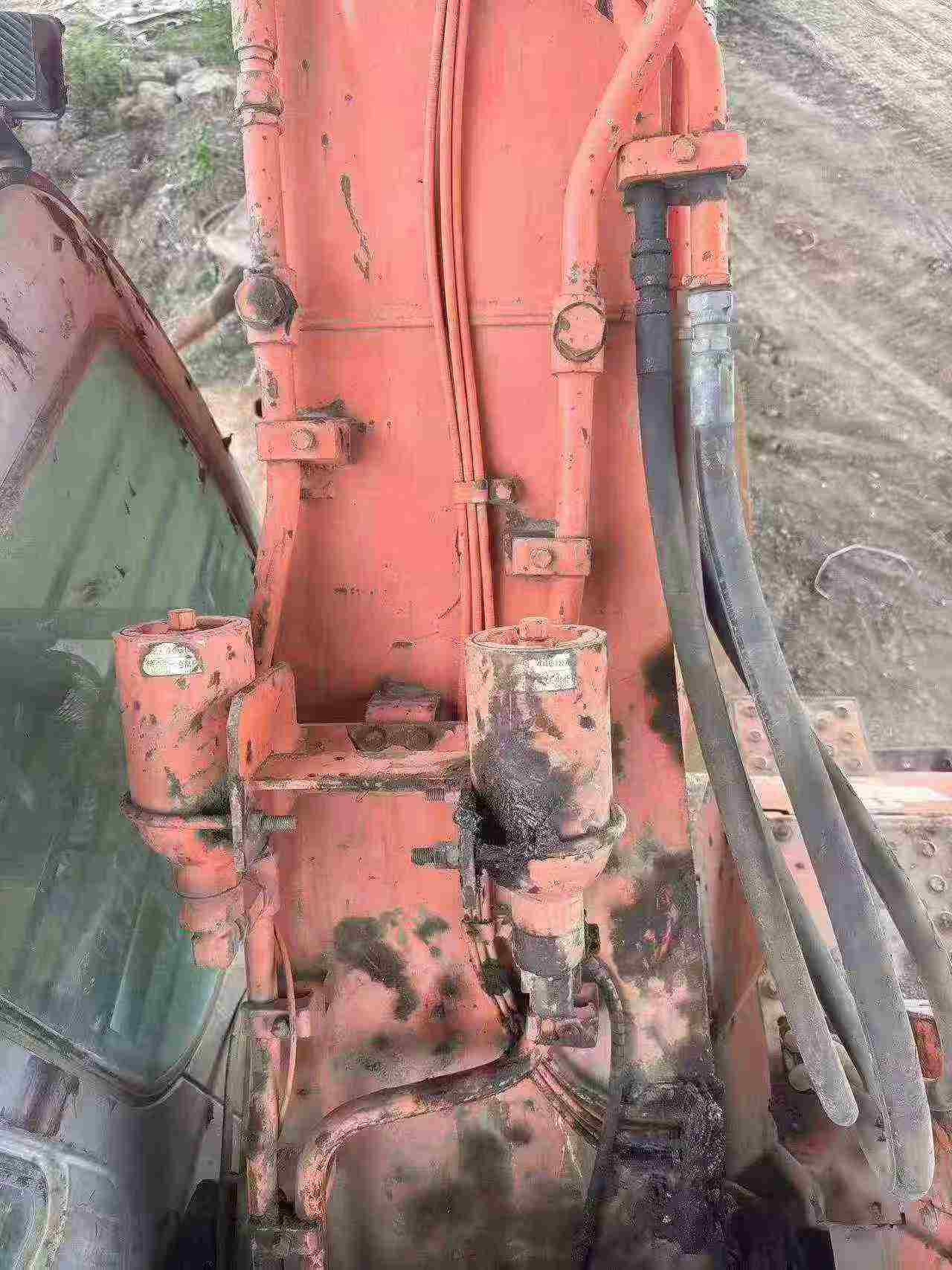 Buy Hitachi EX225-6 Used Excavator / 2 Buy Hitachi EX225-6 Used Excavator / 2