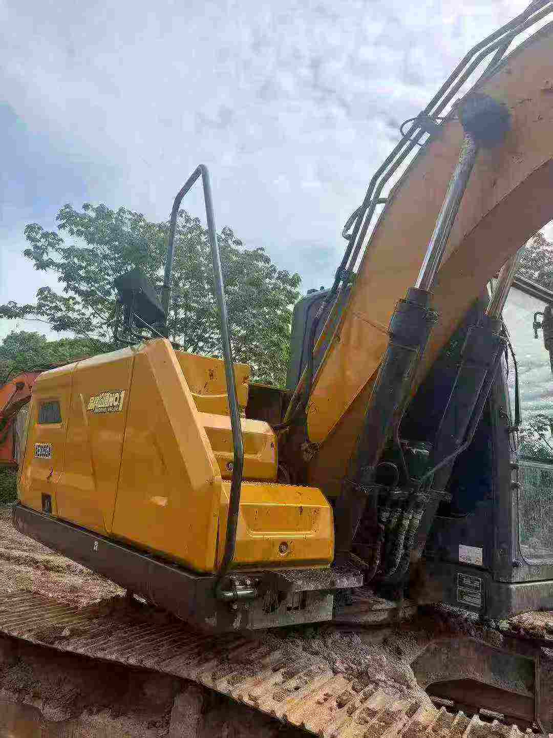 Buy XCMG XE135B Used Excavator / 4 Buy XCMG XE135B Used Excavator / 4