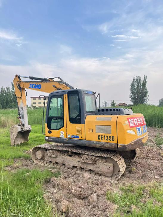 Buy XCMG XE135B Used Excavator / 1