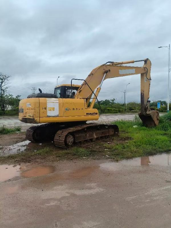 Buy Komatsu PC200-7 Used Excavator / 1