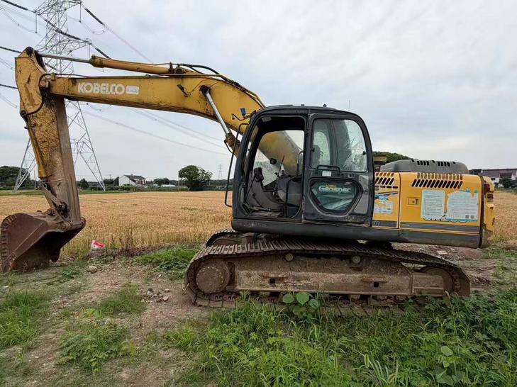 Buy Kobelco SK200 Used Excavator / 1