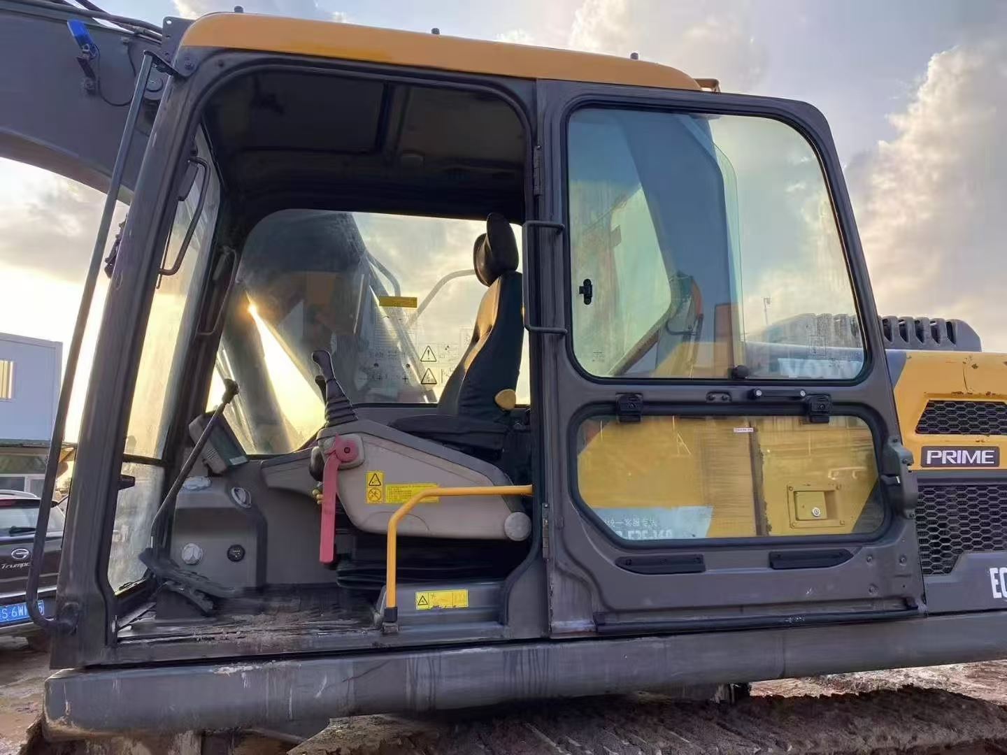 شراء حفارة Volvo EC120D مستعملة / 3