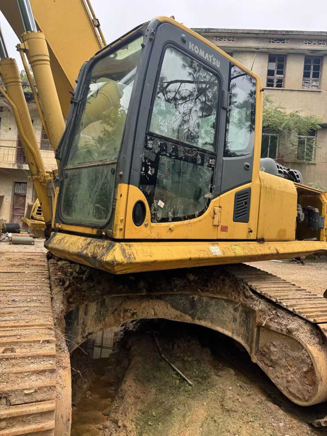 شراء حفارة Komatsu PC210 مستعملة / 4