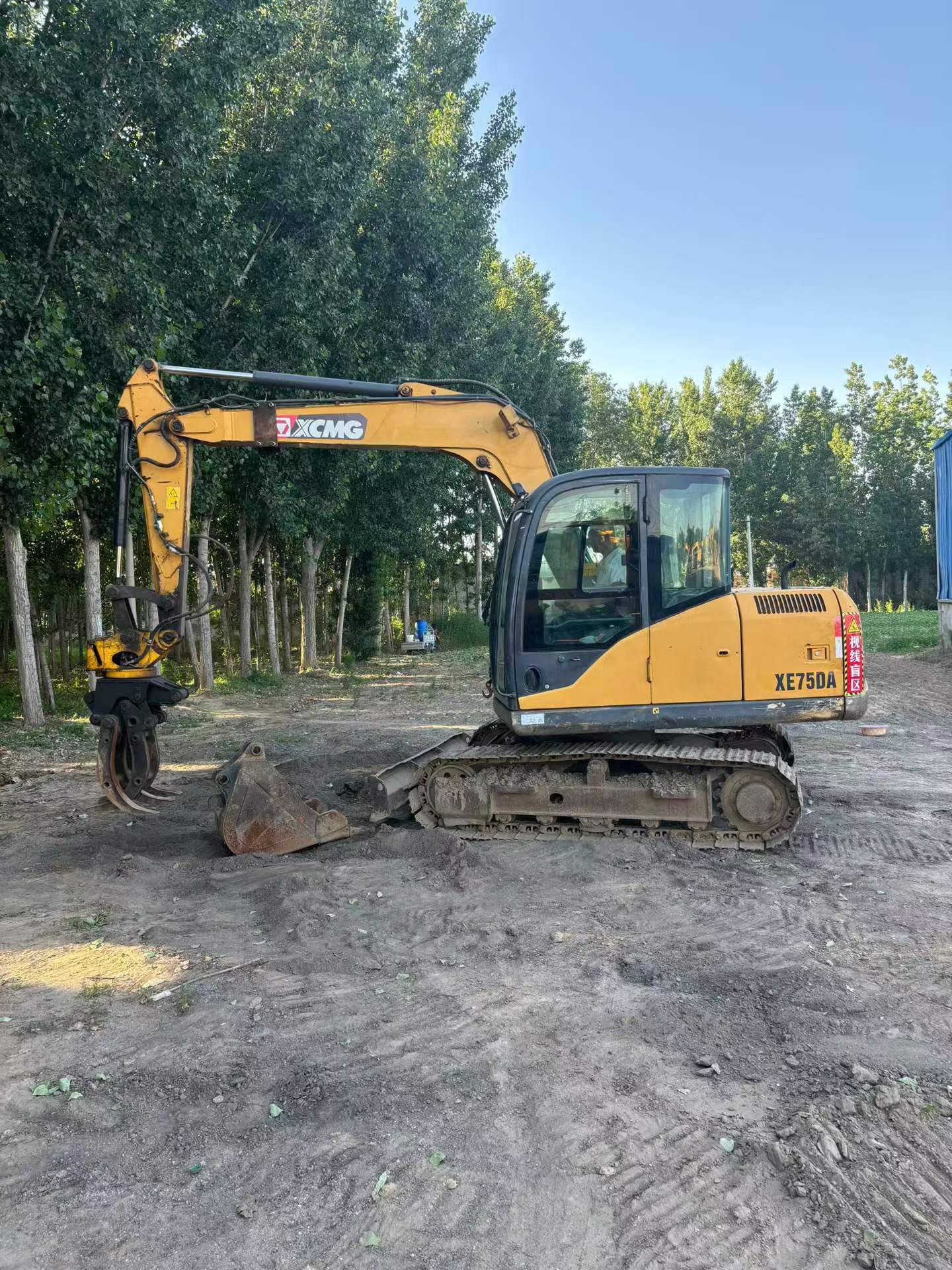 شراء حفارة XCMG XE75C مستعملة / 3