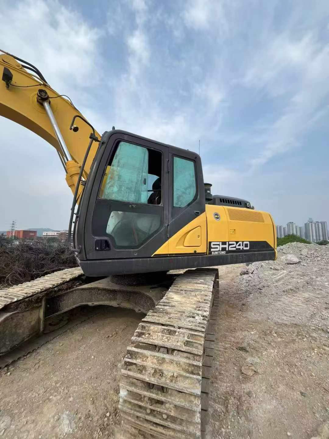 Compre Escavadeira Sumitomo SH240-6 Usada / 2