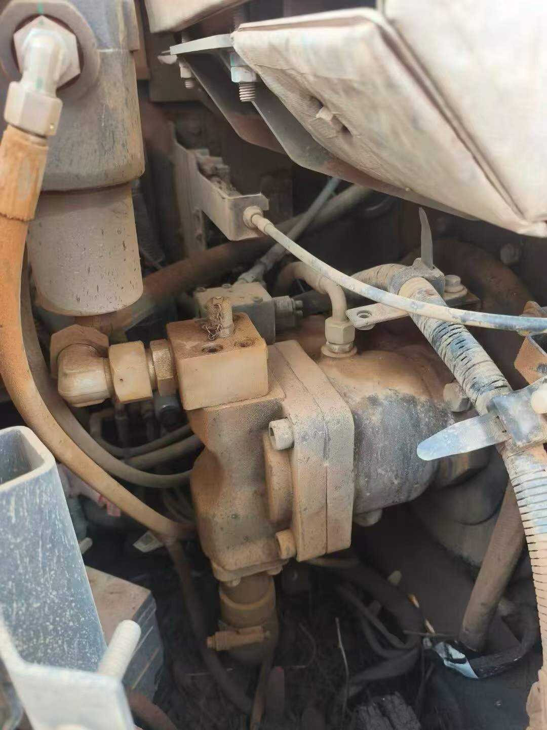 شراء حفارة Volvo EC75D مستعملة / 4