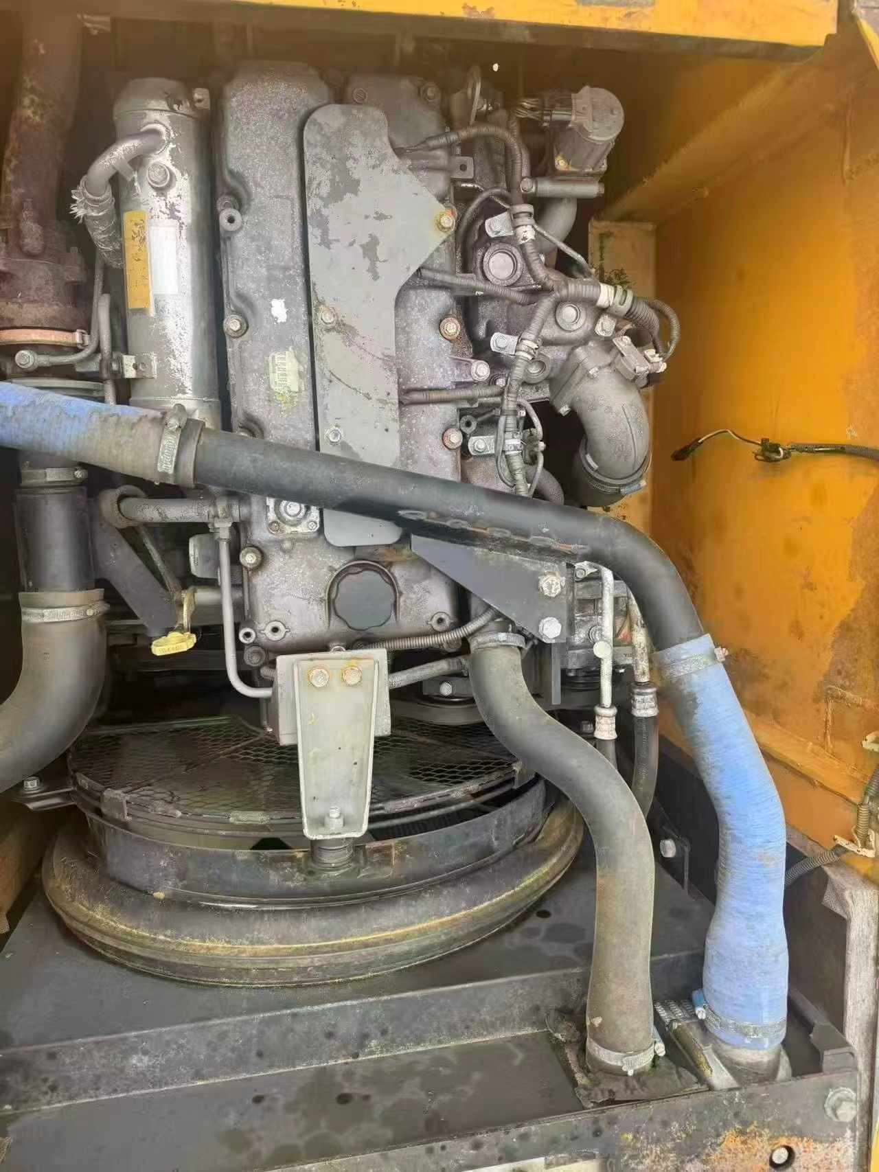 شراء حفارة Kato HD512V مستعملة / 2