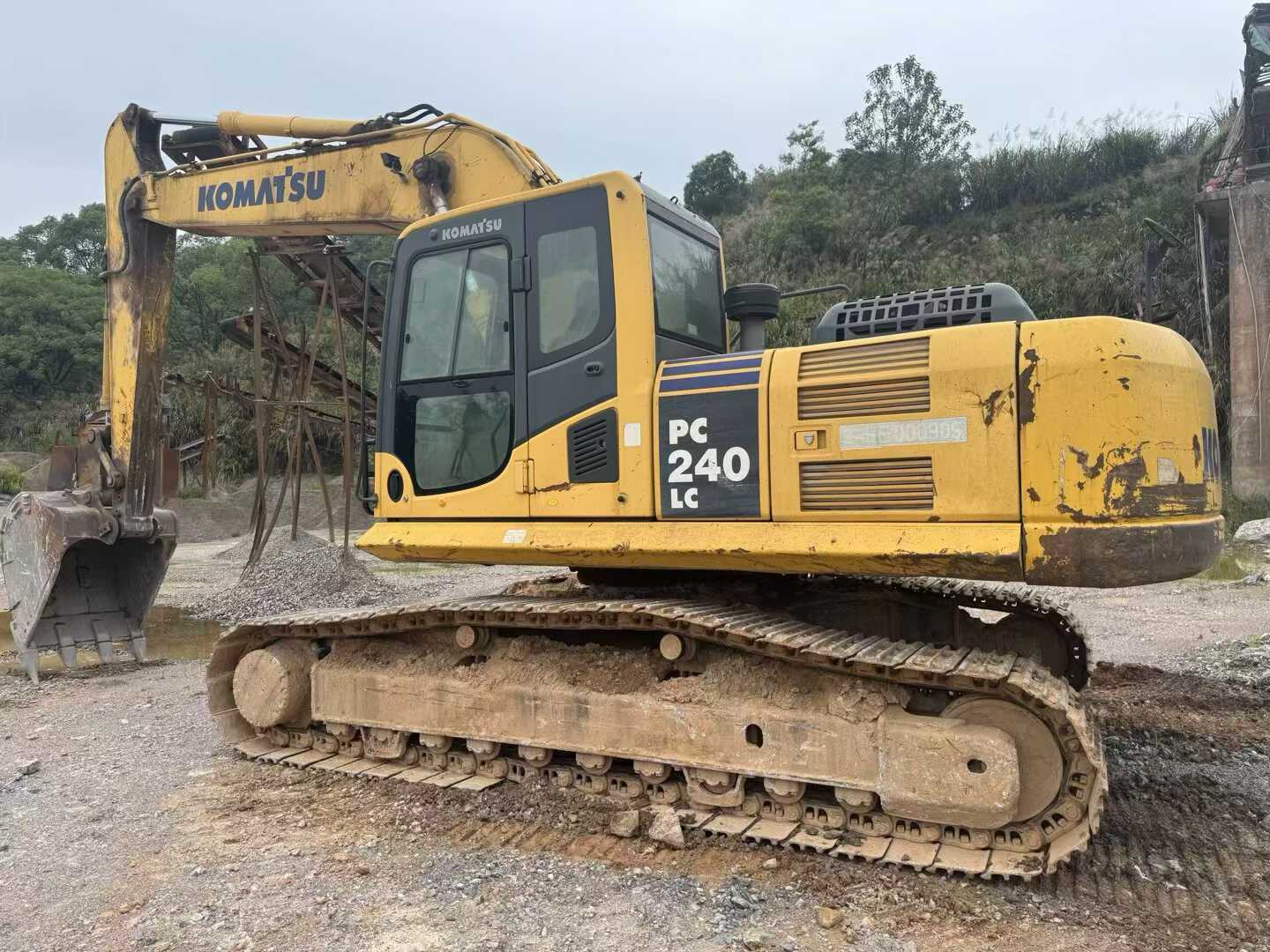 شراء حفارة Komatsu PC210 مستعملة / 9