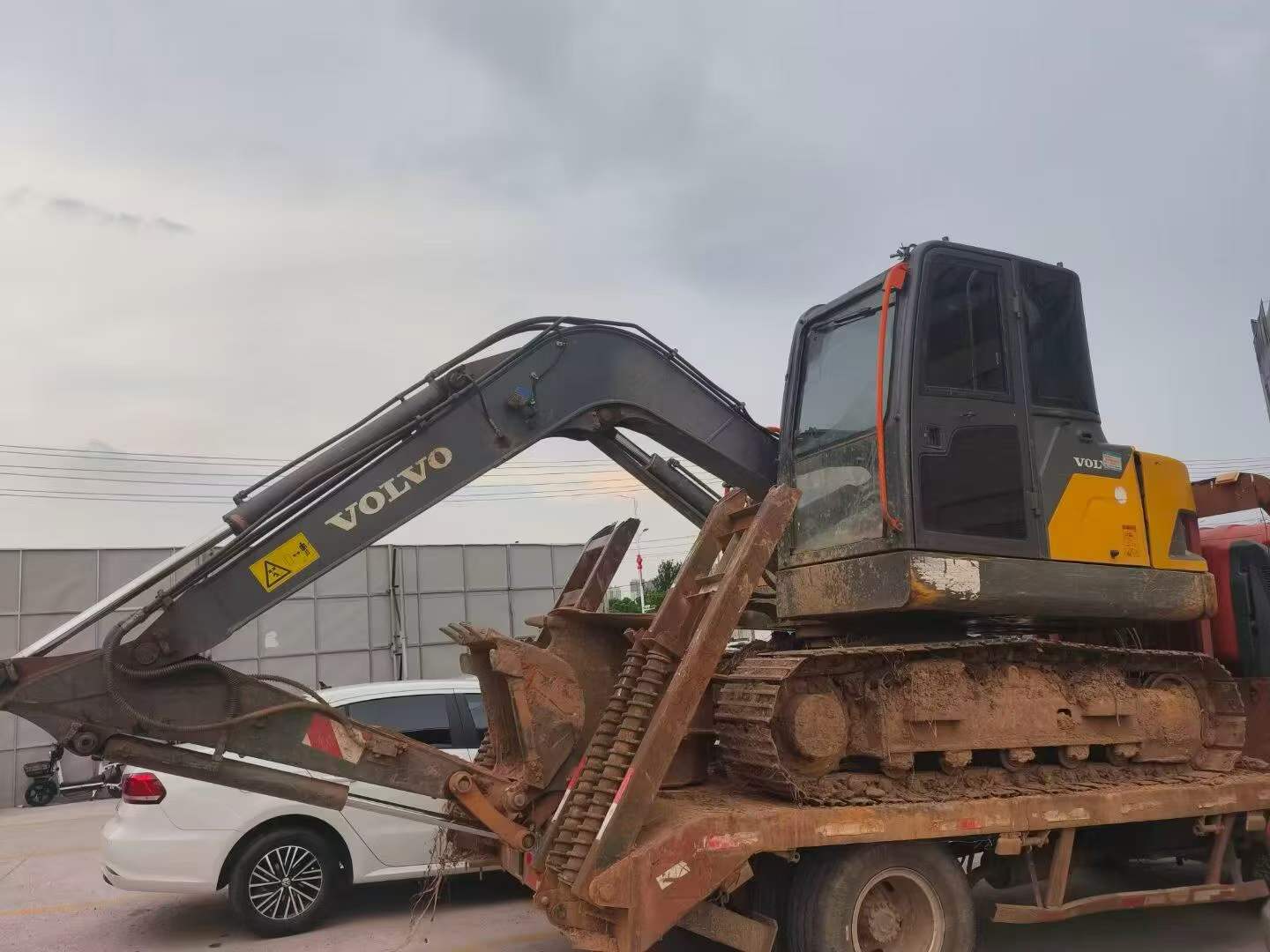 شراء Volvo EC75D مستعمل حفارة