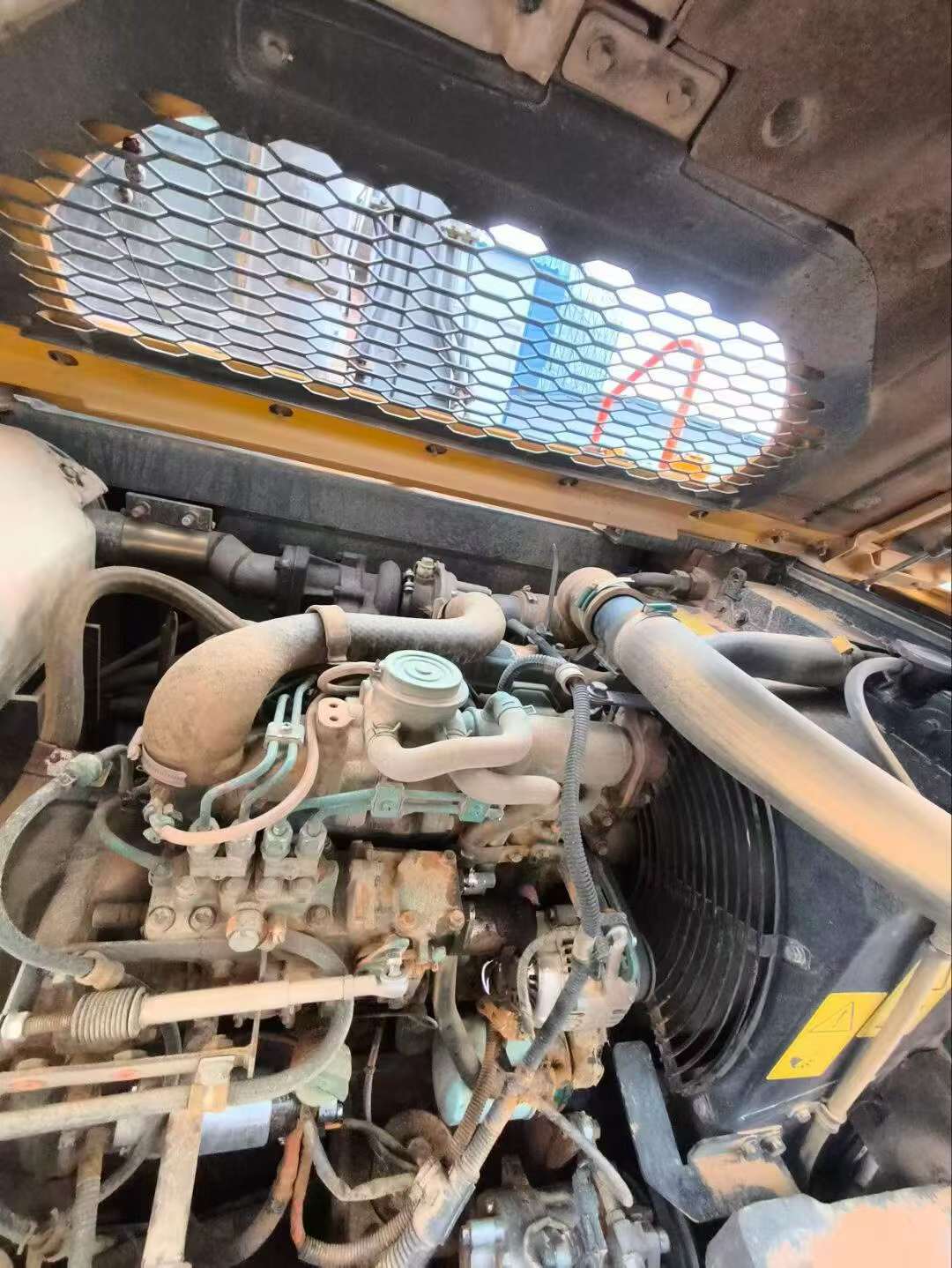 شراء حفارة Volvo EC75D مستعملة / 3