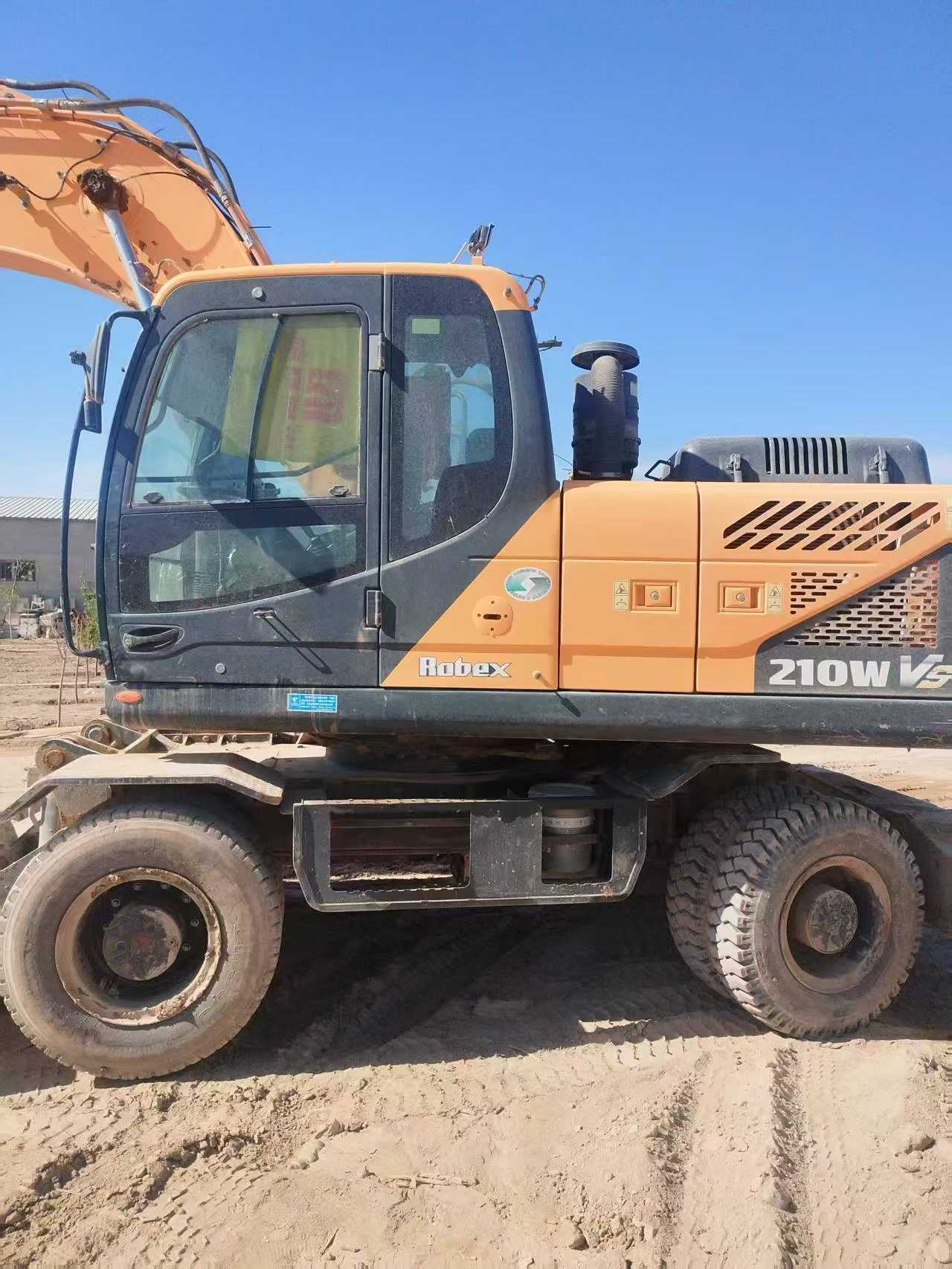 Compre Excavadora Hyundai R210WVS Usada / 4