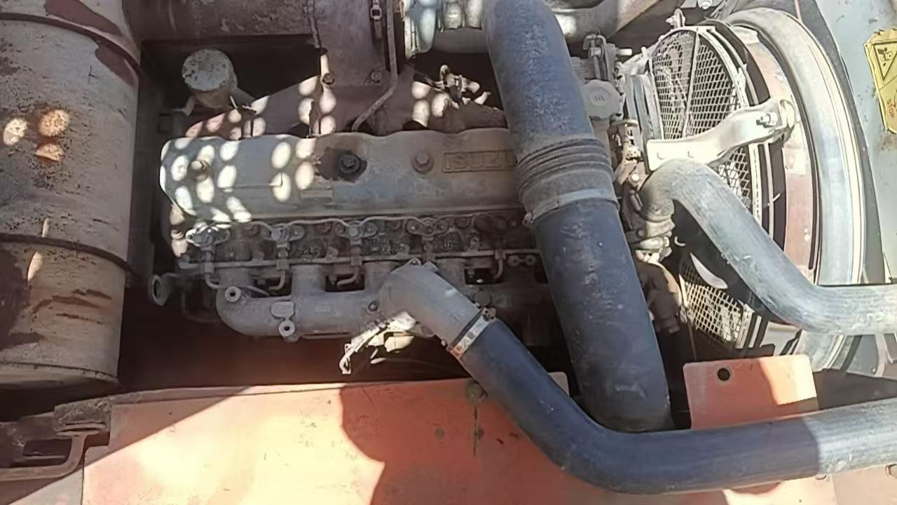 شراء حفارة Hitachi ZX240-3G مستعملة / 2