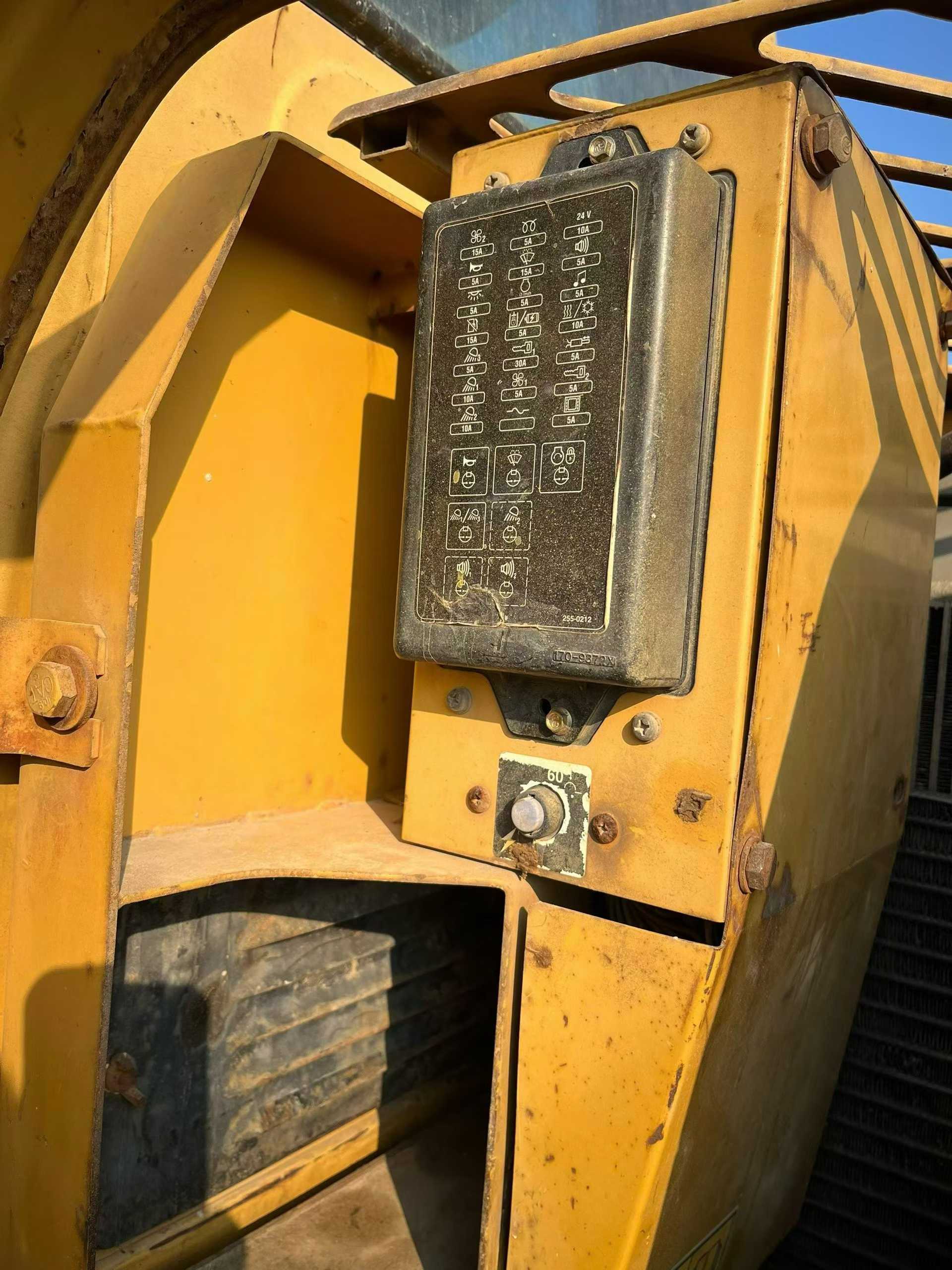 شراء حفارة Caterpillar 307C مستعملة / 8