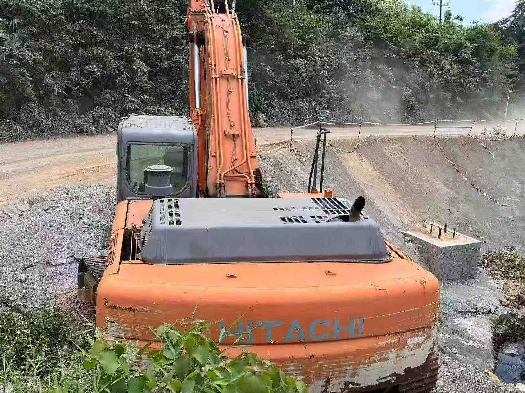 شراء حفارة Hitachi EX360-5 مستعملة / 2