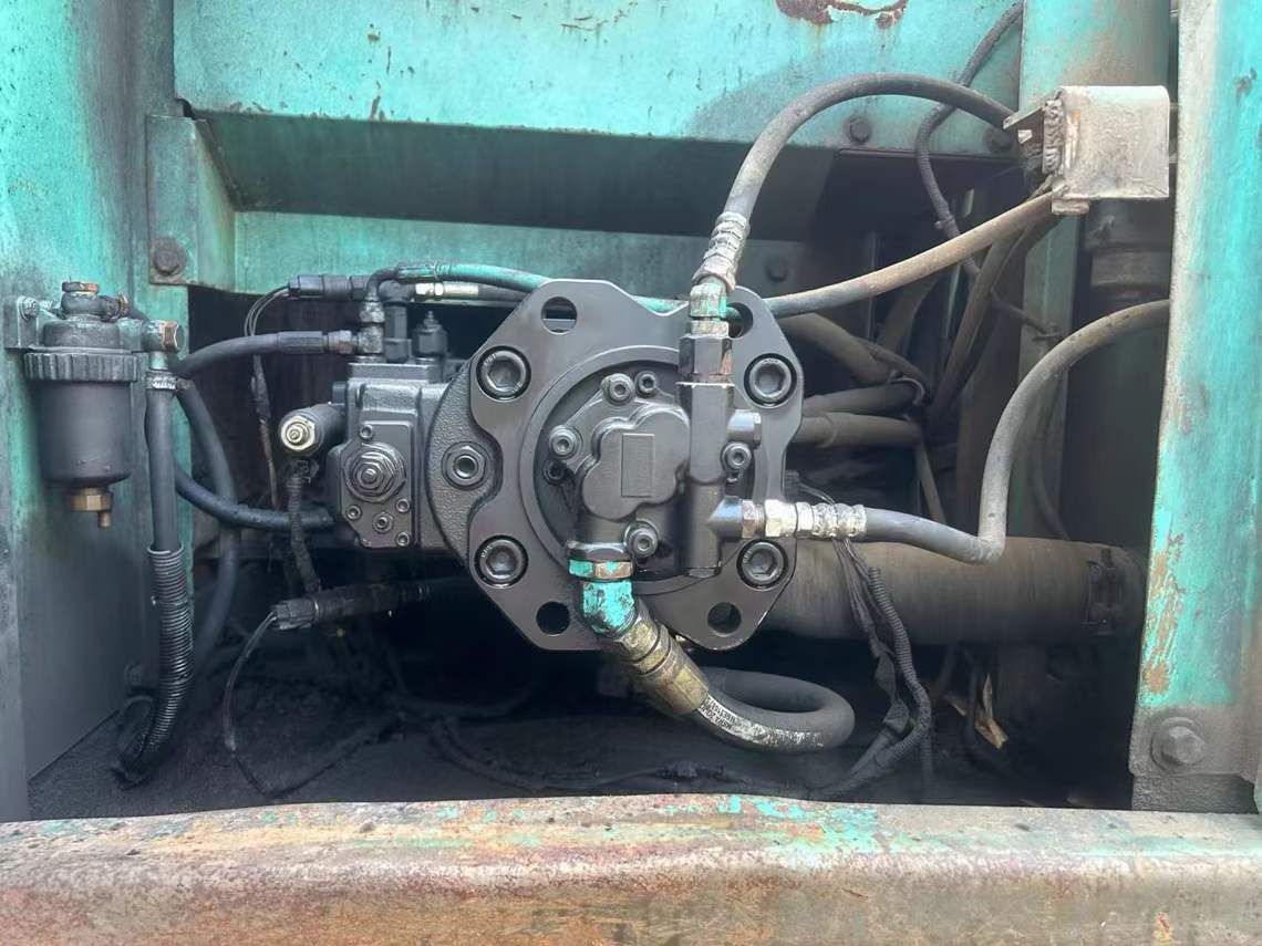 Buy Kobelco SK200-2 Used Excavator / 6