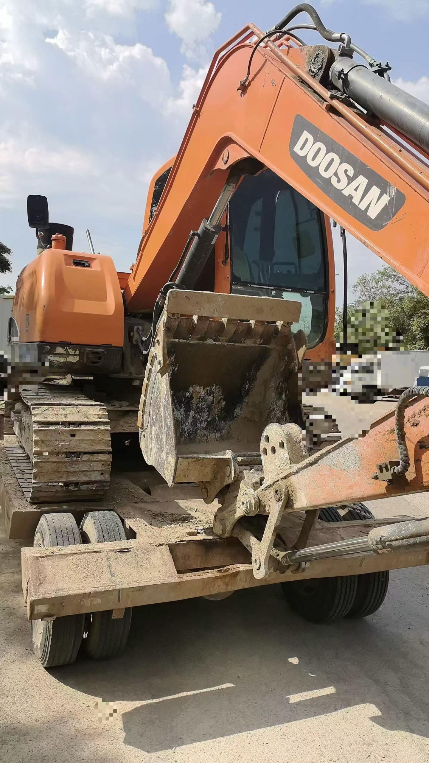شراء حفارة Doosan DX75 مستعملة / 3