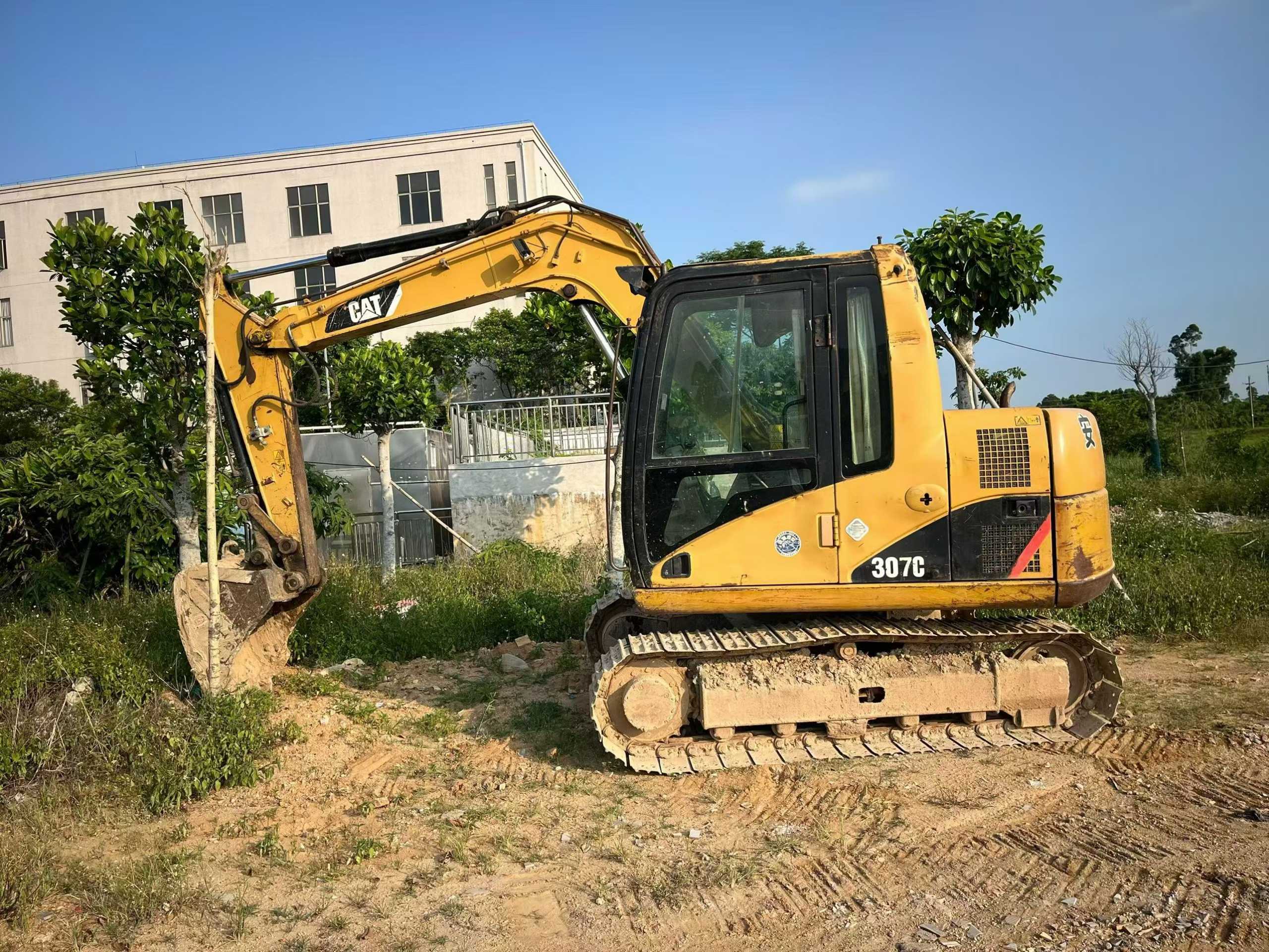 شراء حفارة Caterpillar 307C مستعملة / 2