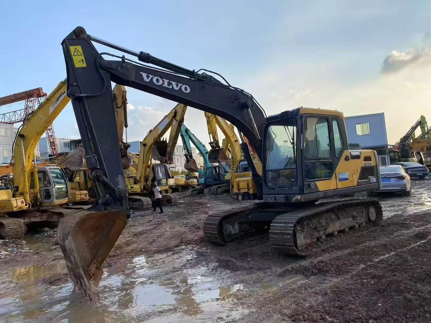 شراء حفارة Volvo EC120D مستعملة / 5