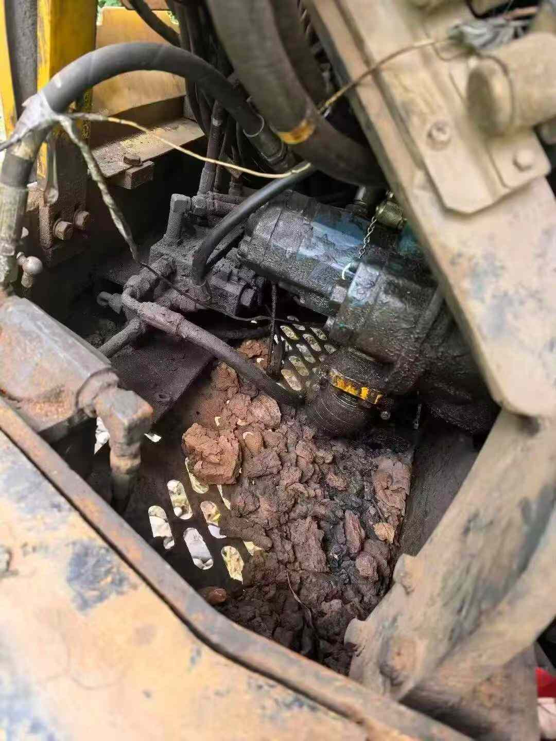 Compre Excavadora Hyundai HX55 Usada / 3