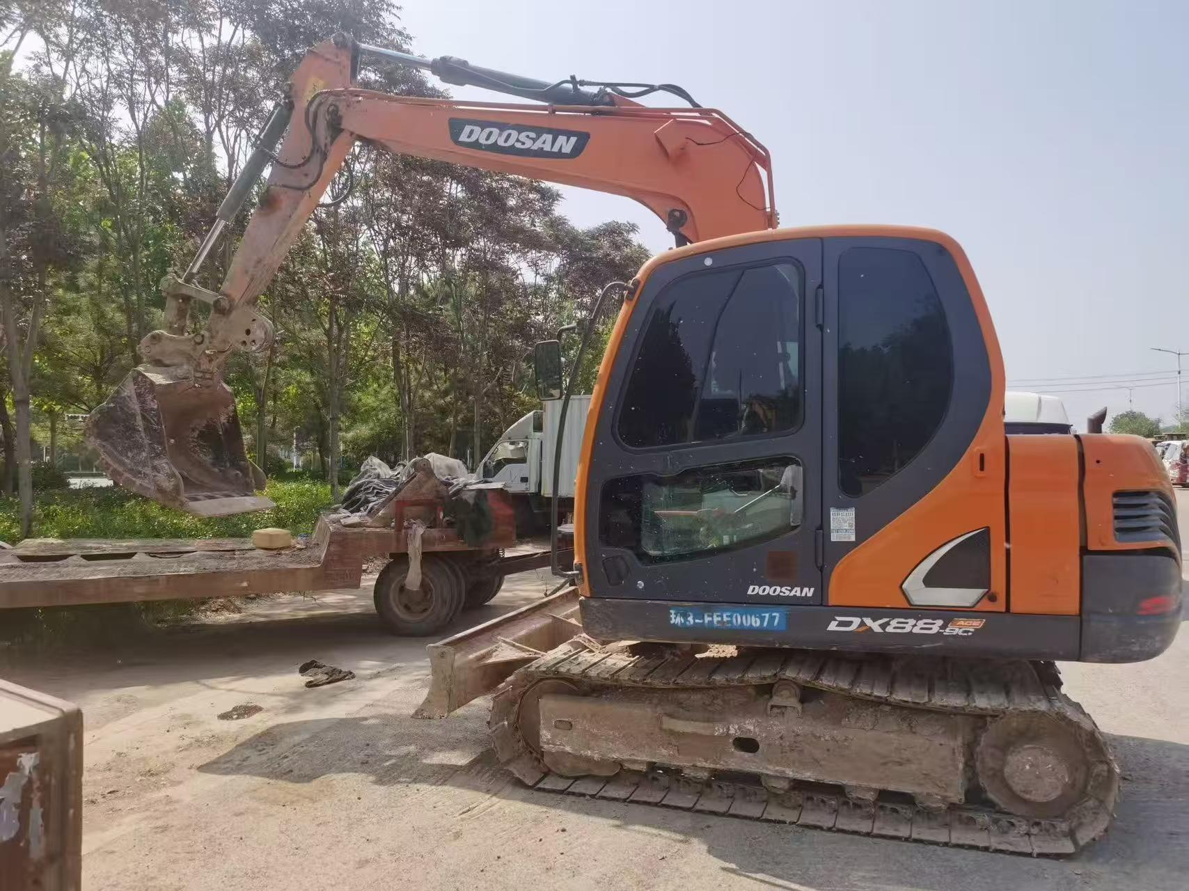 شراء حفارة Doosan DX75 مستعملة / 2