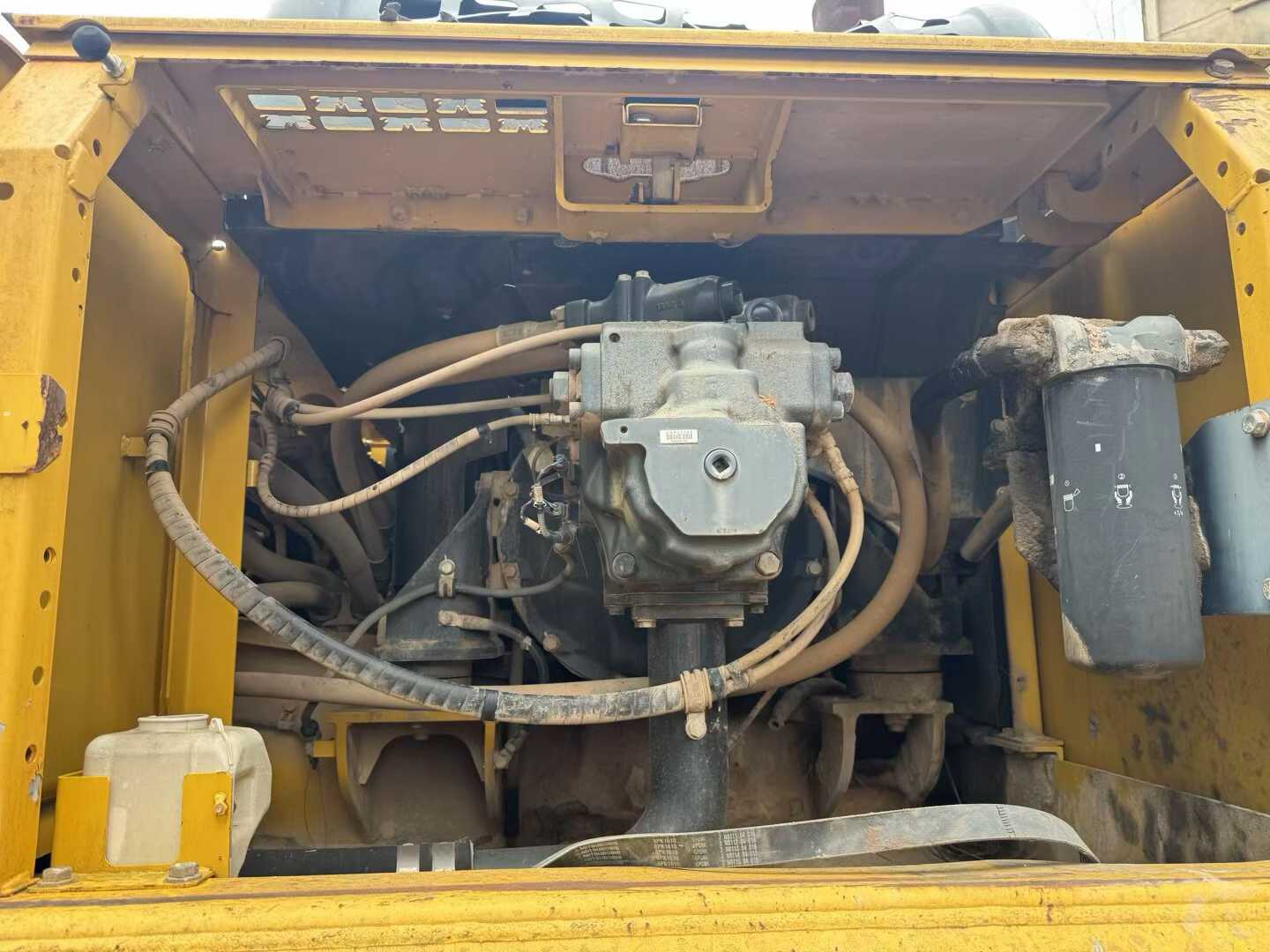 شراء حفارة Komatsu PC210 مستعملة / 5