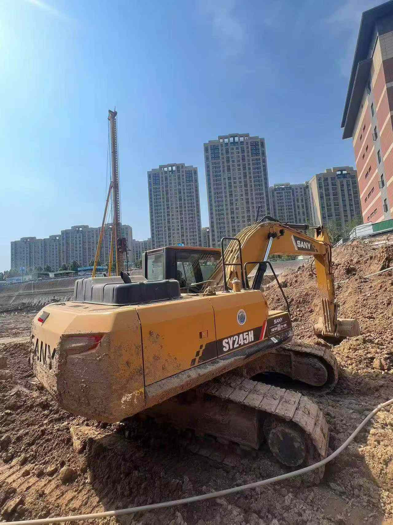 Buy Sany SY225H Used Excavator / 3 Buy Sany SY225H Used Excavator / 3