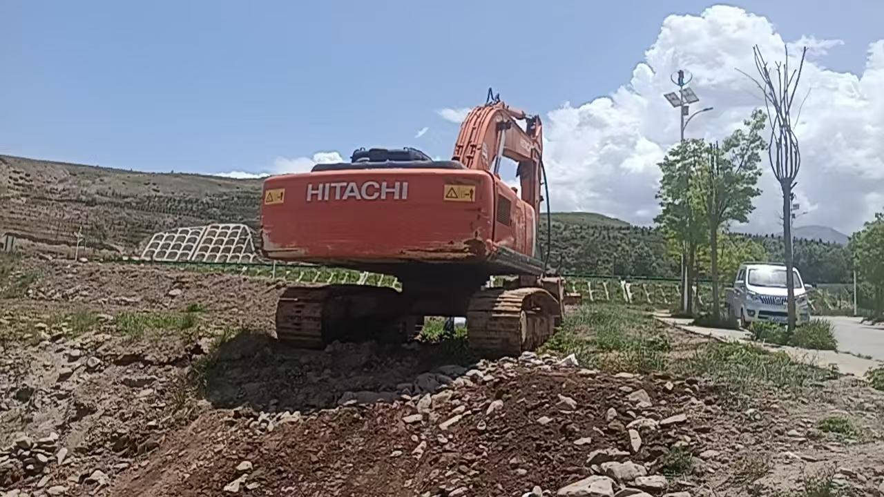 شراء حفارة Hitachi ZX240-3G مستعملة / 7