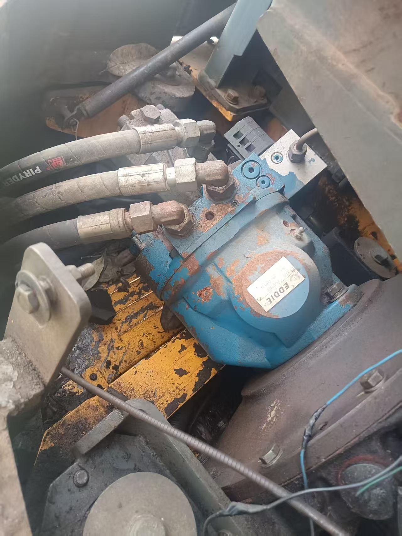 شراء حفارة XCMG XE60 مستعملة / 3