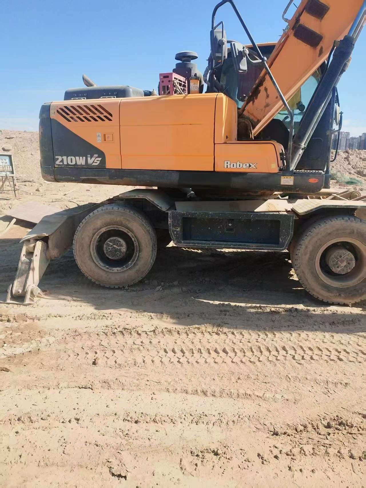 Compre Excavadora Hyundai R210WVS Usada / 6