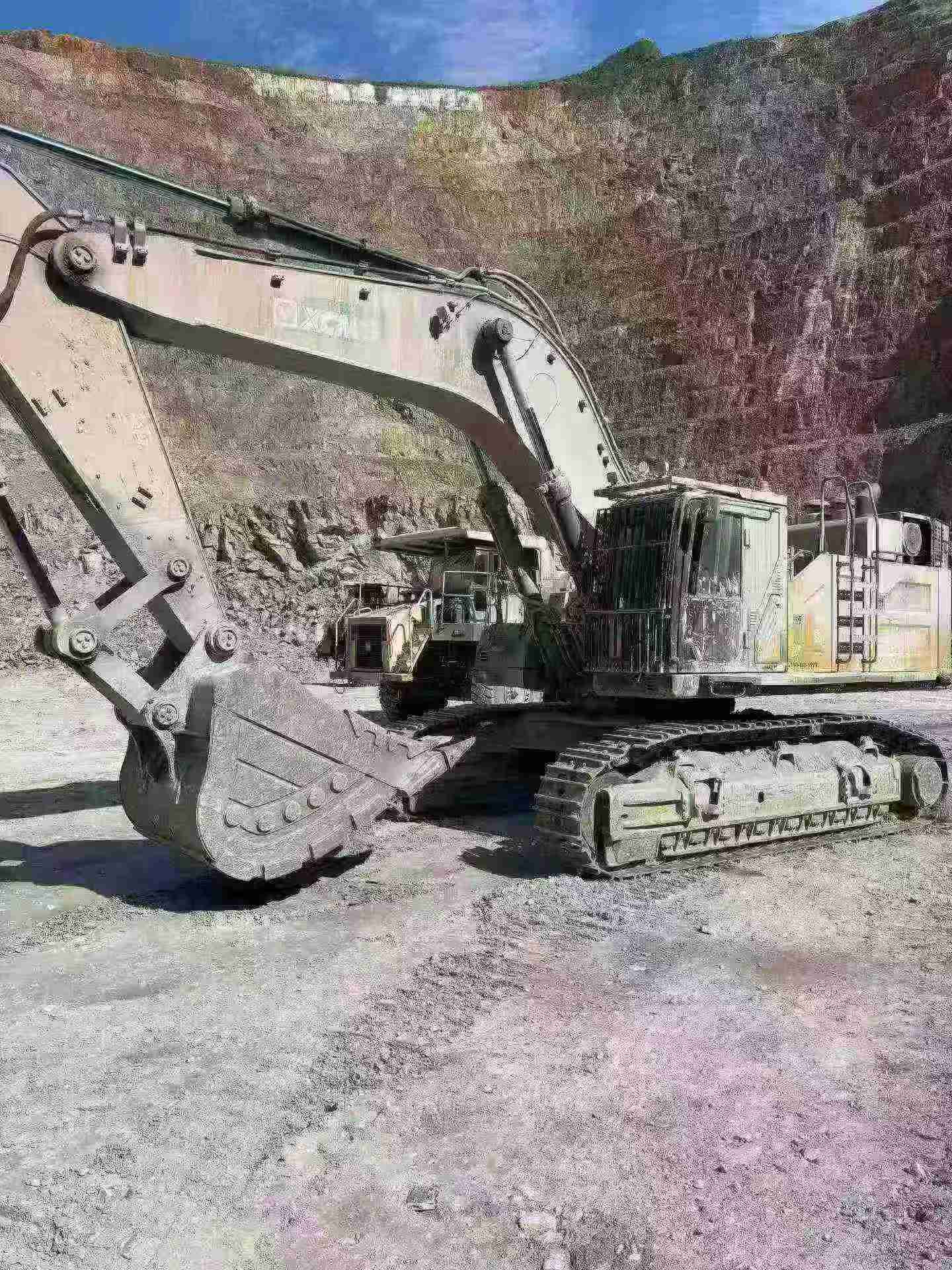 Buy XCMG XE690DK Used Excavator / 4