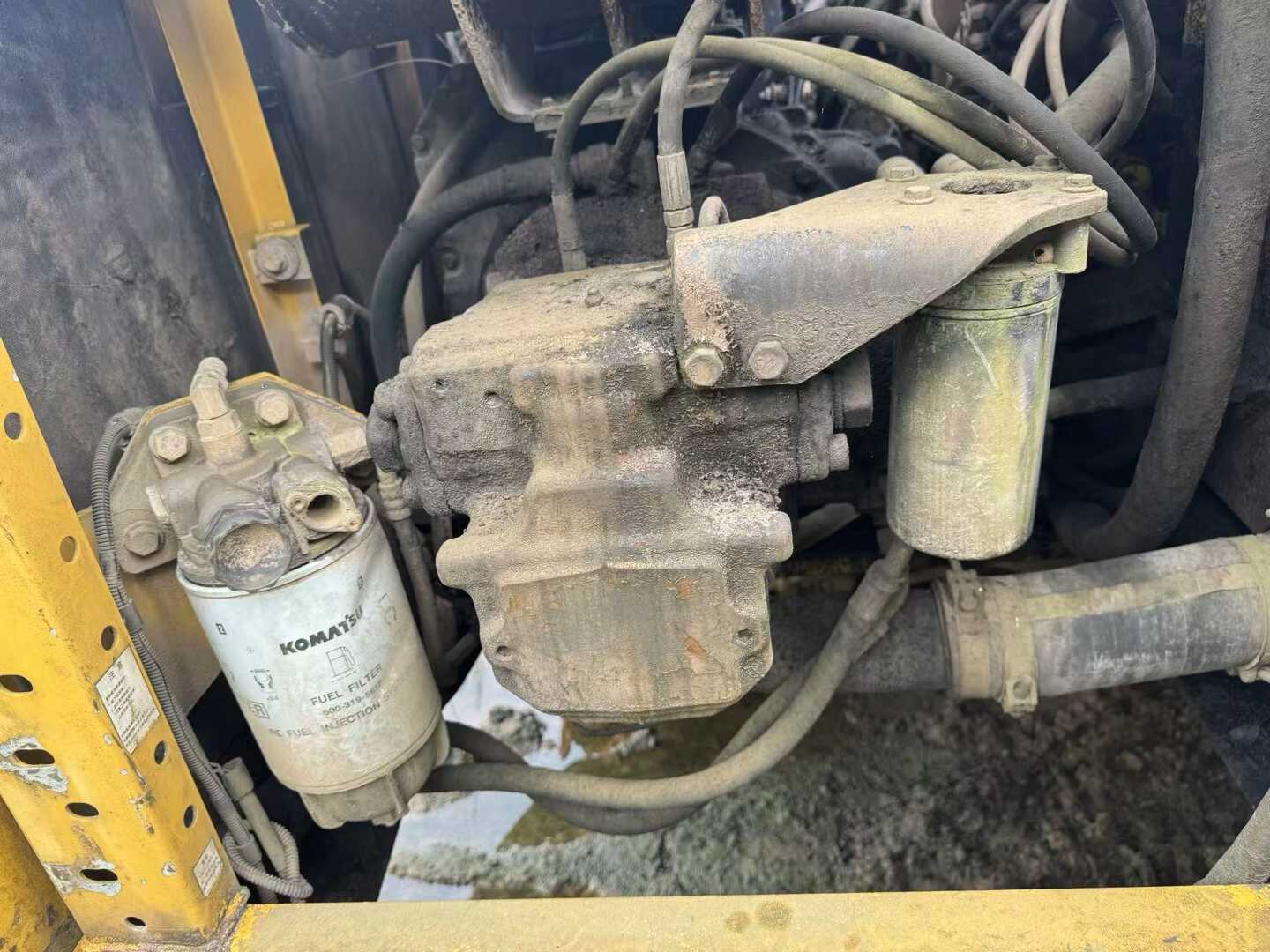شراء حفارة Komatsu PC210 مستعملة / 3