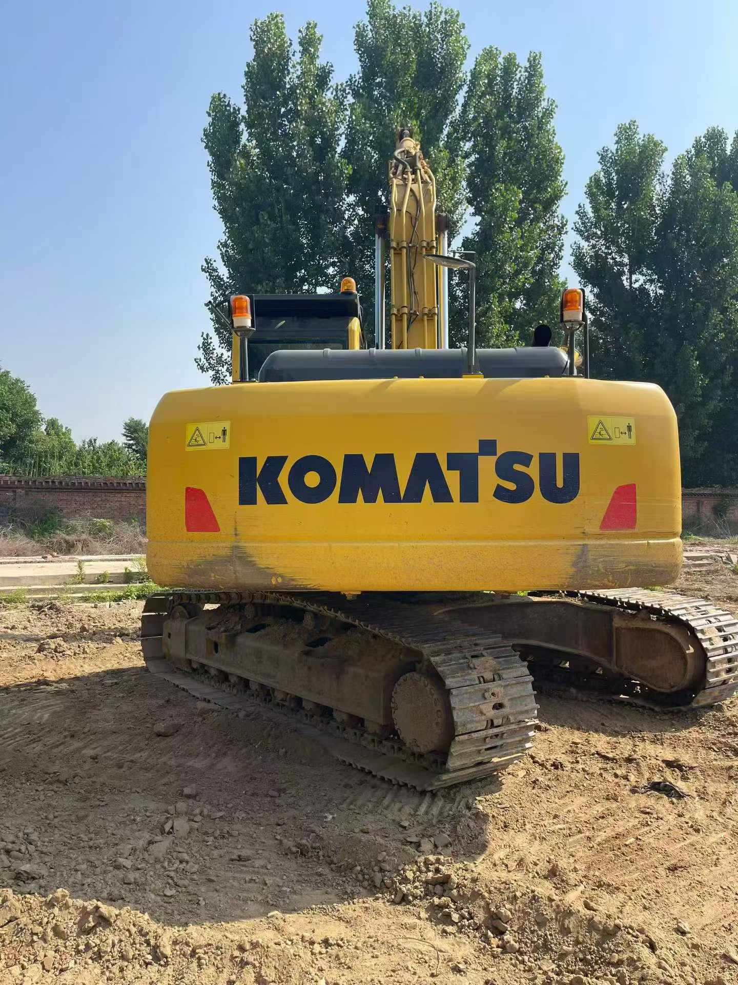Buy Komatsu PC220 Used Excavator / 2 Buy Komatsu PC220 Used Excavator / 2