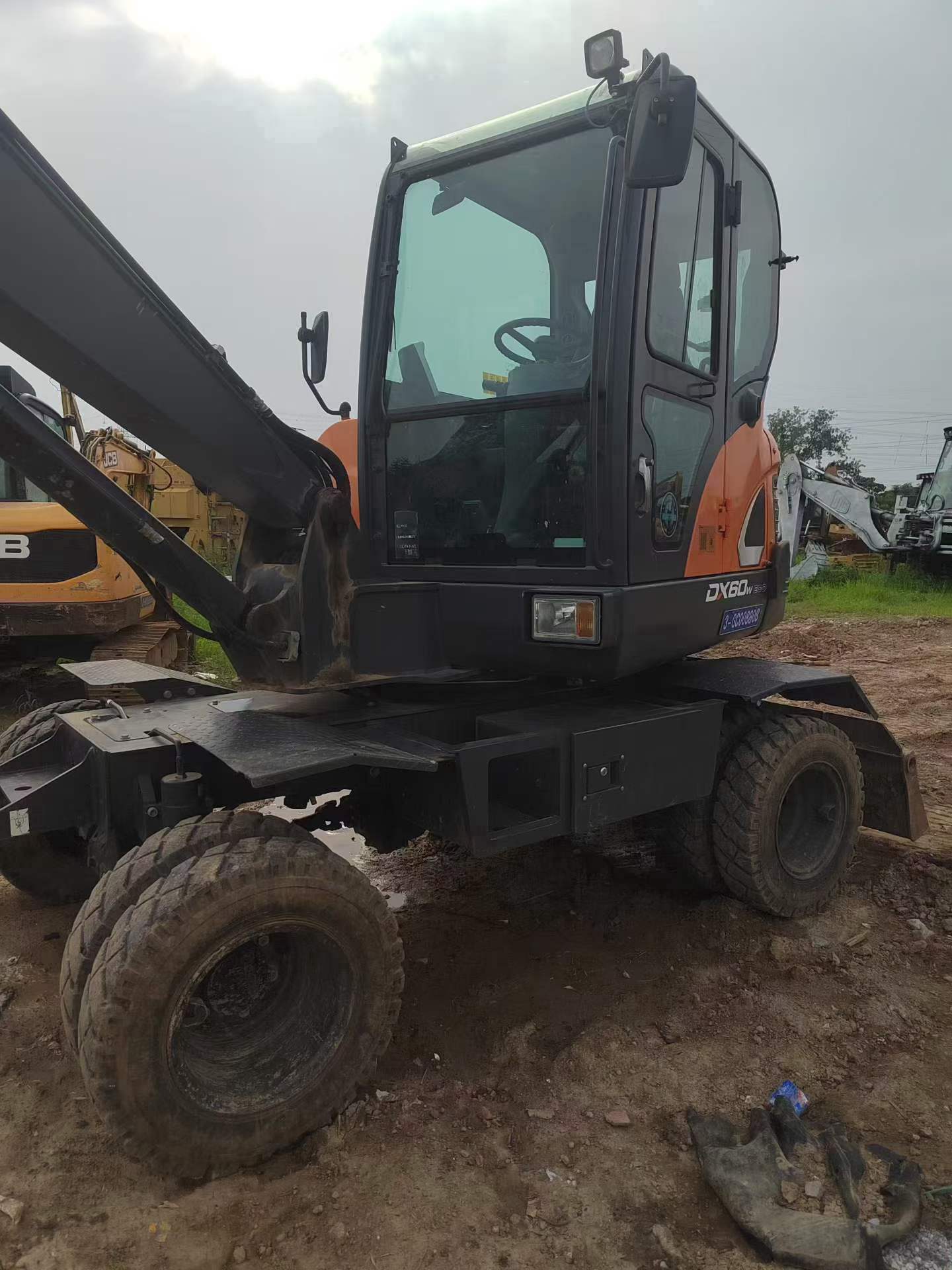 شراء حفارة Doosan DH60 مستعملة / 3