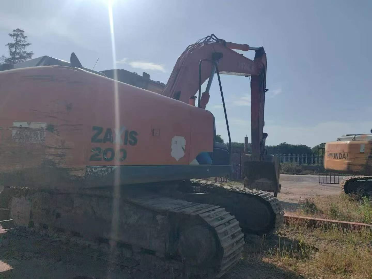 Compre Escavadeira Hitachi ZH200-5A Usada / 2 Compre Escavadeira Hitachi ZH200-5A Usada / 2