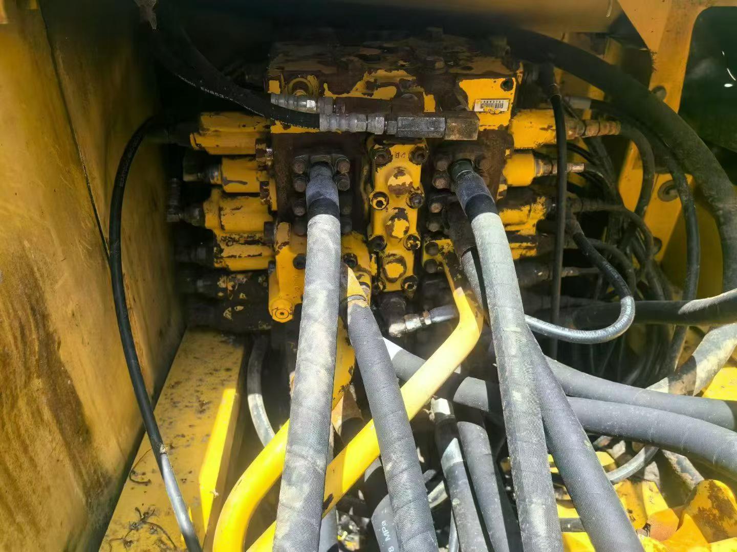 Compre Excavadora Komatsu PC220-8 Usada / 7