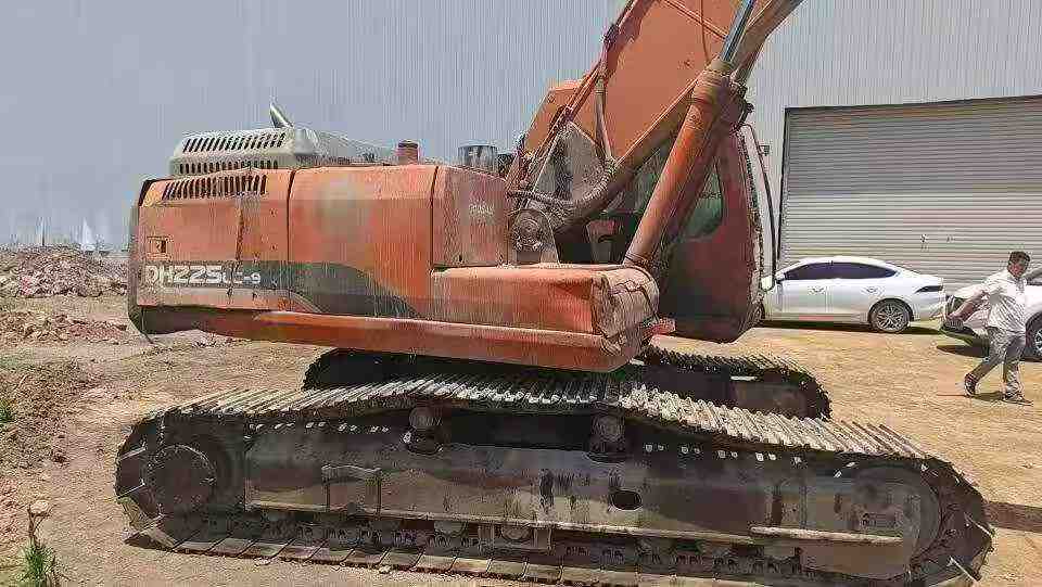 شراء حفارة Doosan DH225-7 مستعملة / 2