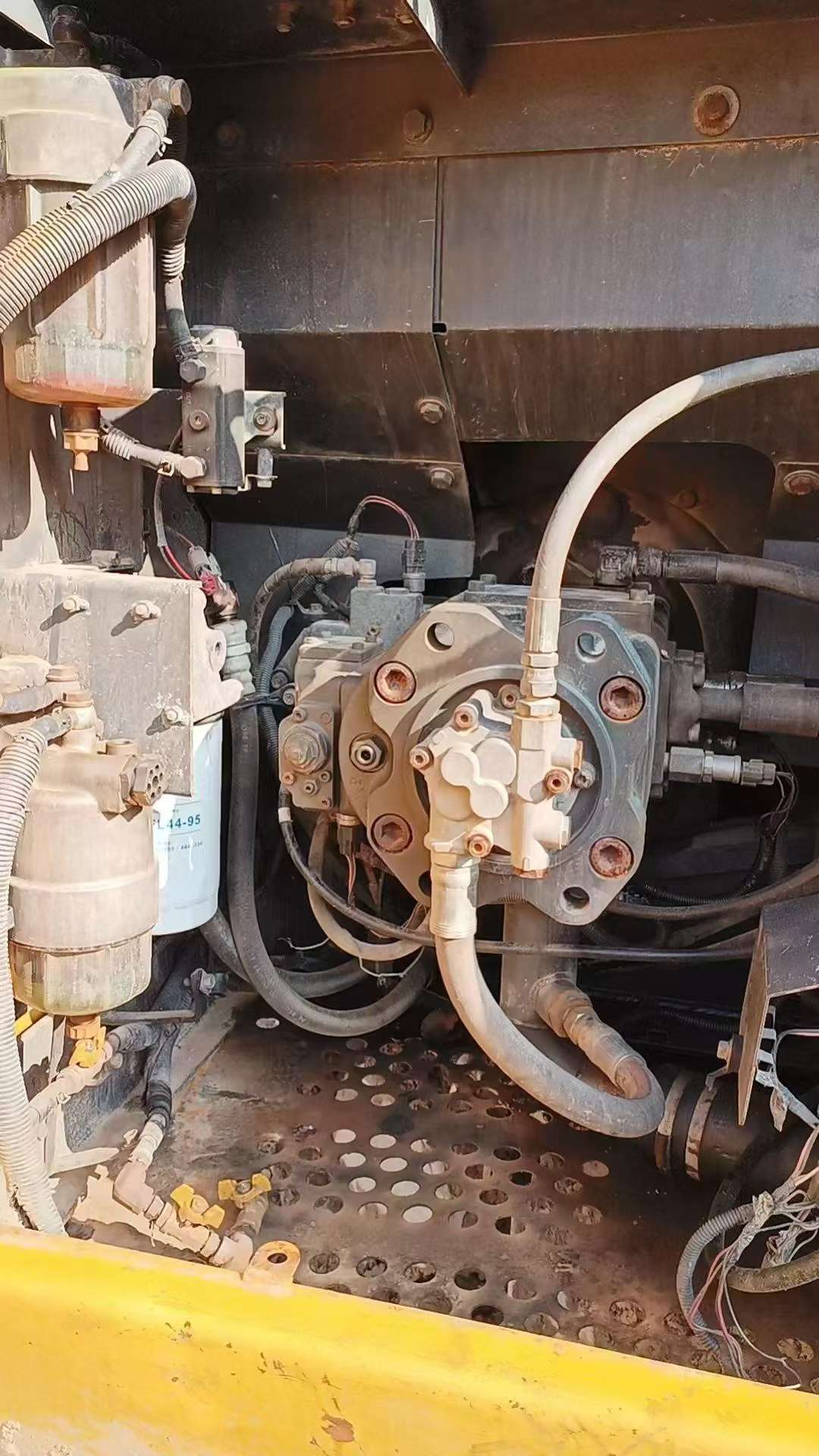 شراء حفارة Sumitomo SH210-5 مستعملة / 2