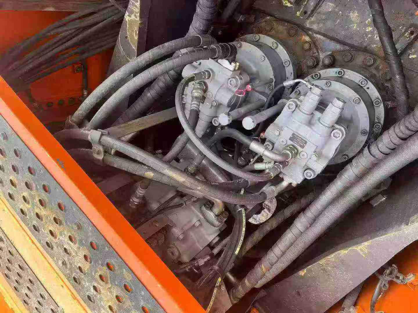 شراء حفارة Hitachi ZX490LCH-5A مستعملة / 5