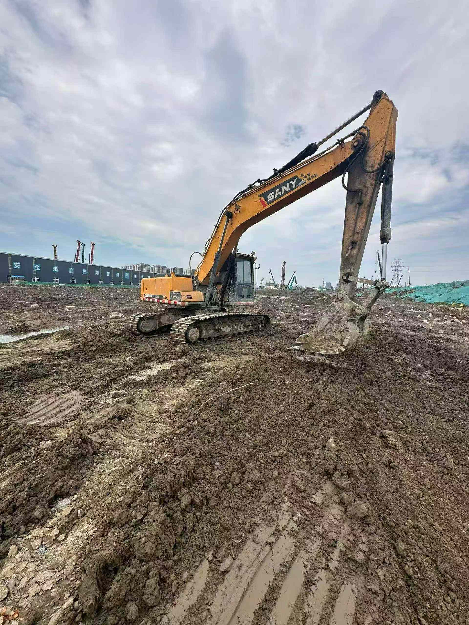 Buy Sany SY215C-8 Used Excavator / 2 Buy Sany SY215C-8 Used Excavator / 2
