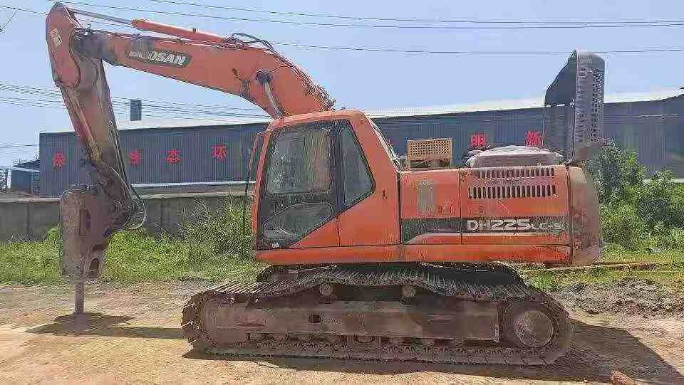 شراء Doosan DH225-7 مستعمل حفارة