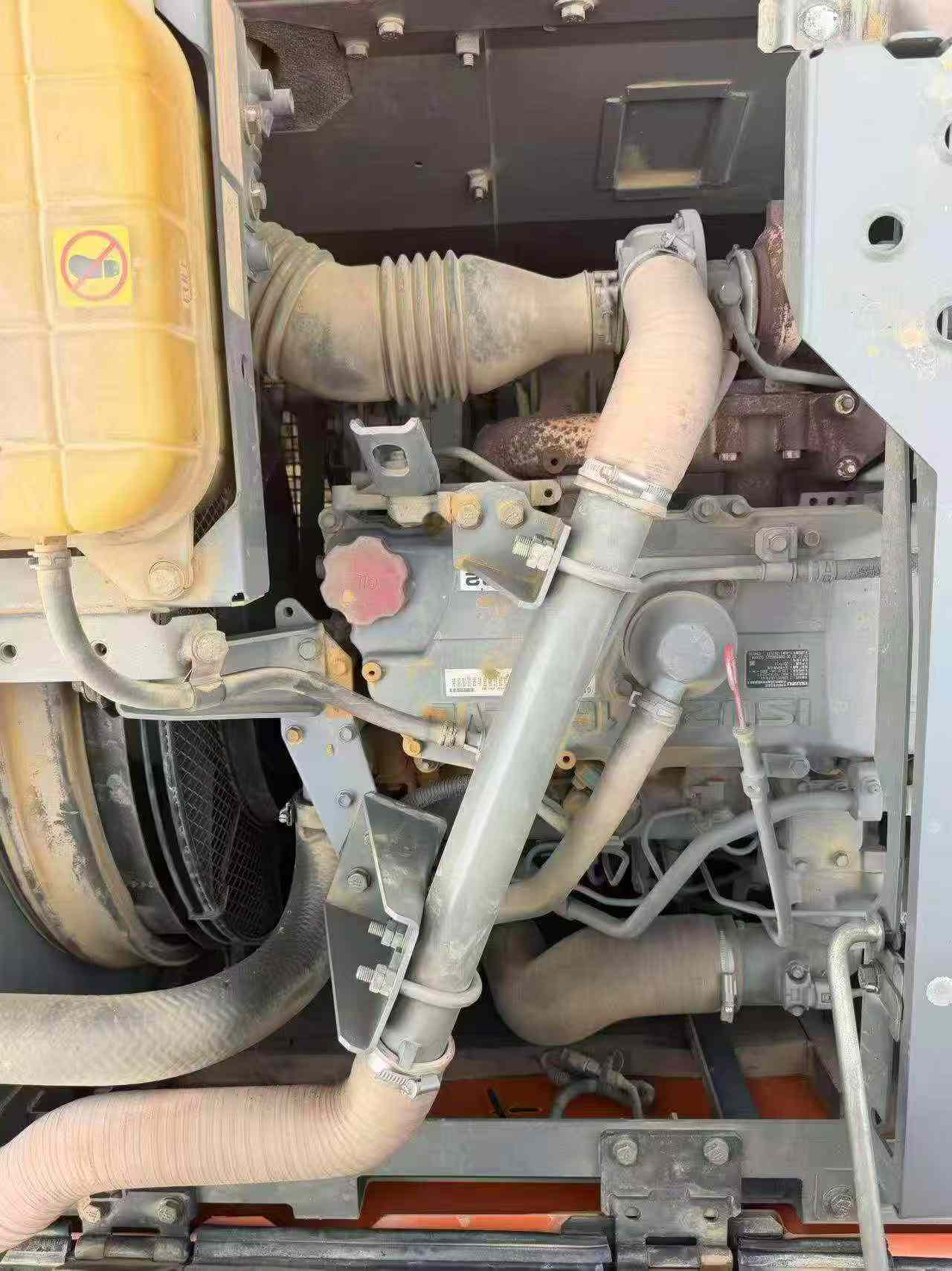 Купить Подержанный Экскаватор Hitachi ZH200-5A / 2 Купить Подержанный Экскаватор Hitachi ZH200-5A / 2
